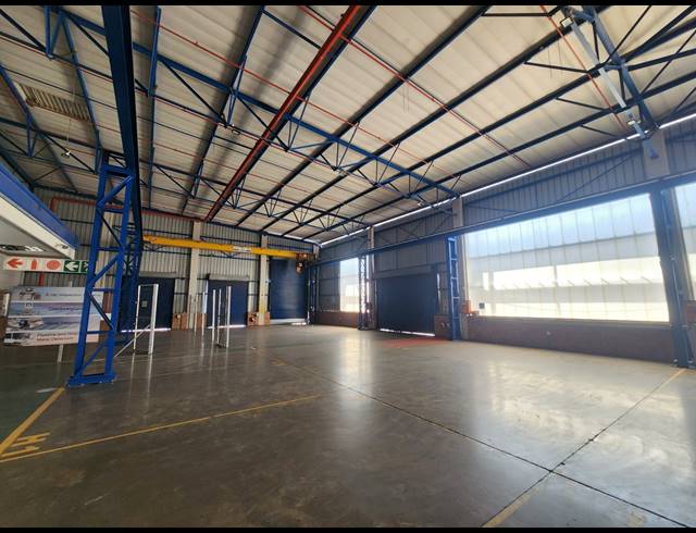 2,355M² WAREHOUSE TO LET IN TUNNEY